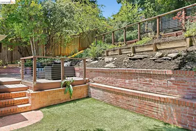 7253 Sayre Dr, Oakland, CA 94611 - Photo 37