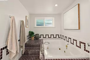 7253 Sayre Dr, Oakland, CA 94611 - Photo 33