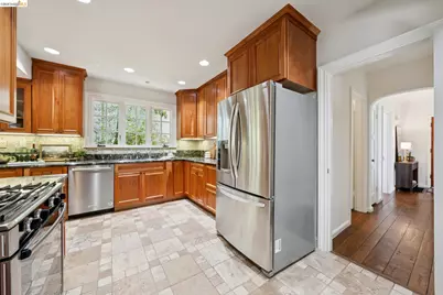 350 Florence Ave, Oakland, CA 94618 - Photo 23