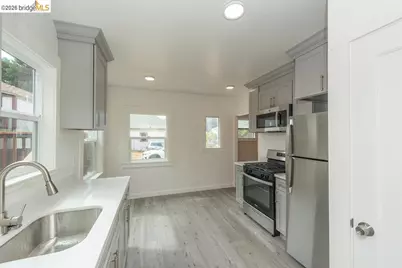 707 Aileen St, Oakland, CA 94609 - Photo 7