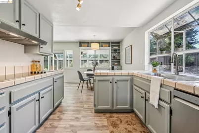 5672 Torrey Pine Ct, El Sobrante, CA 94803 - Photo 17