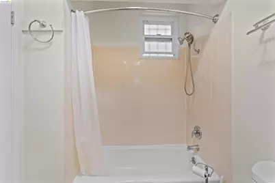 881 Erie St, Oakland, CA 94610 - Photo 7