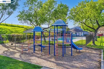 1391 Spring Valley Cmn, Livermore, CA 94551 - Photo 15