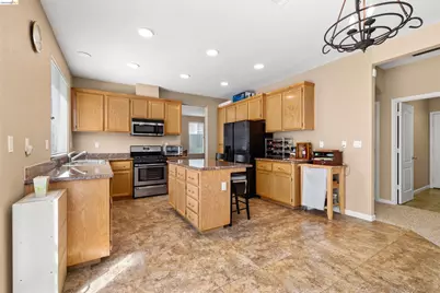1900 Kern Mountain Way, Antioch, CA 94531 - Photo 11