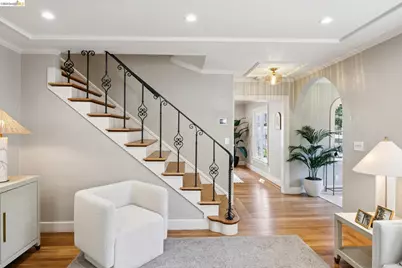 976 Grosvenor Pl, Oakland, CA 94610 - Photo 9