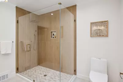 976 Grosvenor Pl, Oakland, CA 94610 - Photo 39