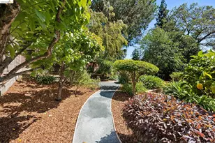 976 Grosvenor Pl, Oakland, CA 94610 - Photo 55