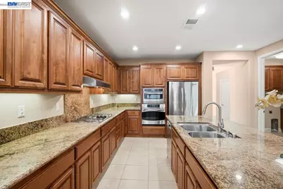 2560 Calabria Ct, Dublin, CA 94568 - Photo 13