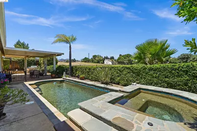 540 Lakeview Dr, Brentwood, CA 94513 - Photo 29