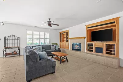 540 Lakeview Dr, Brentwood, CA 94513 - Photo 17