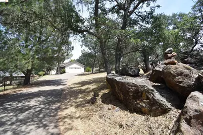 3885 Bartelink Dr, Valley Springs, CA 95252 - Photo 3