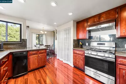 27468 Hayward Blvd, Hayward, CA 94542 - Photo 15