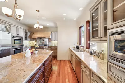 6611 Elverton Dr, Oakland, CA 94611 - Photo 41