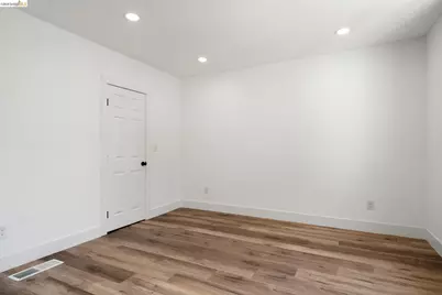 4006 Carrington St, Oakland, CA 94601 - Photo 31