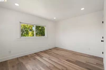 4006 Carrington St, Oakland, CA 94601 - Photo 19