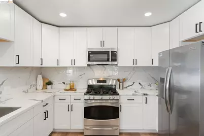 4006 Carrington St, Oakland, CA 94601 - Photo 9