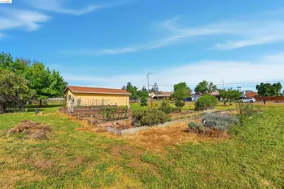 209 Honey Ln, Oakley, CA 94561 - Photo 3
