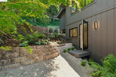 6200 Wood Dr, Oakland, CA 94611 - Photo 19