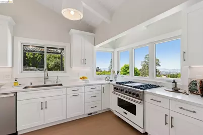 6200 Wood Dr, Oakland, CA 94611 - Photo 29