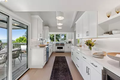 6200 Wood Dr, Oakland, CA 94611 - Photo 35