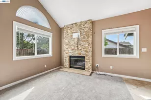 109 Crownpointe Dr, Vallejo, CA 94591 - Photo 5