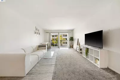 960 Shorepoint Court #214, Alameda, CA 94501 - Photo 3