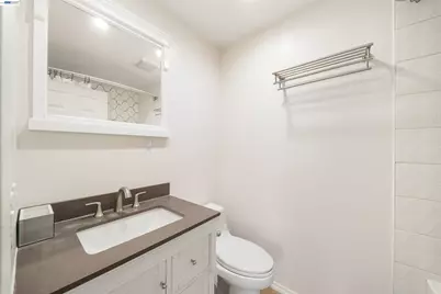 960 Shorepoint Court #214, Alameda, CA 94501 - Photo 19