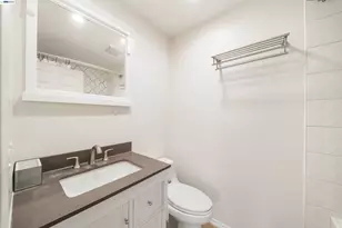 960 Shorepoint Ct, Alameda, CA 94501 - Photo 19