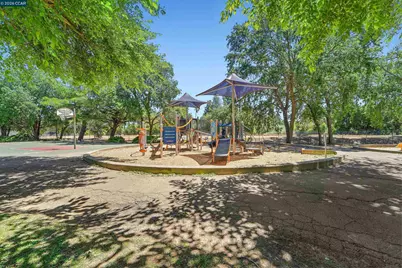 717 Beelard Dr, Vacaville, CA 95687 - Photo 39