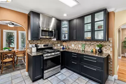 7523 Outlook Ave, Oakland, CA 94605 - Photo 11
