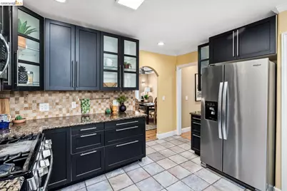 7523 Outlook Ave, Oakland, CA 94605 - Photo 9