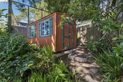 8 Mosswood Rd, Berkeley, CA 94704 - Photo 43