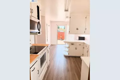 14621 Pansy St, San Leandro, CA 94578 - Photo 11