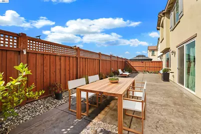 15887 Brownstone Ct, Lathrop, CA 95330 - Photo 9