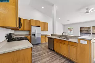 2037 Highland Dr, Concord, CA 94520 - Photo 9