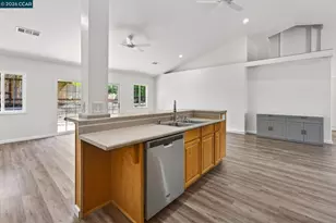 2037 Highland Dr, Concord, CA 94520 - Photo 11