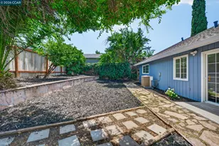 2037 Highland Dr, Concord, CA 94520 - Photo 25