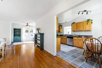 8041 Greenly Dr, Oakland, CA 94605 - Photo 15