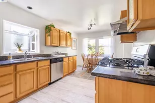 8041 Greenly Dr, Oakland, CA 94605 - Photo 13