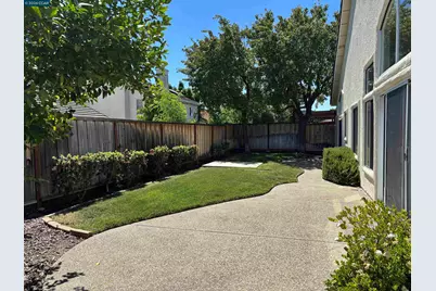 2120 Lynwood Way, Antioch, CA 94509 - Photo 9