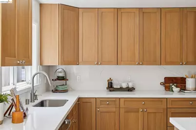 5263 Proctor Avenue, Oakland, CA 94618 - Photo 11