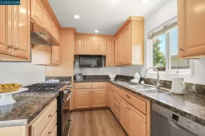 1346 Maryland Dr, Concord, CA 94521 - Photo 13