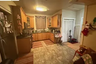 859 52nd St, Oakland, CA 94608 - Photo 9