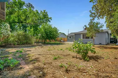 144 Roslyn Dr, Concord, CA 94518 - Photo 29