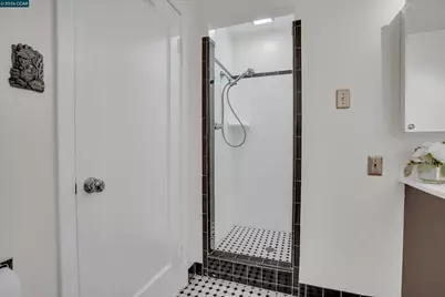 144 Roslyn Dr, Concord, CA 94518 - Photo 15