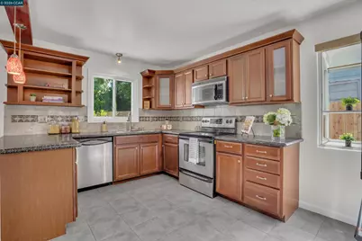 144 Roslyn Dr, Concord, CA 94518 - Photo 1