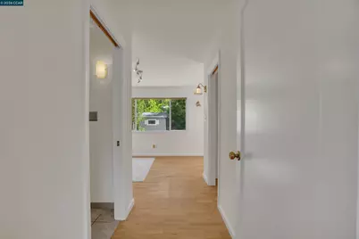 144 Roslyn Dr, Concord, CA 94518 - Photo 17