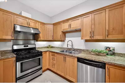 574 48th St #403, Oakland, CA 94609 - Photo 15
