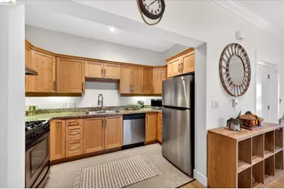 574 48th St #403, Oakland, CA 94609 - Photo 13