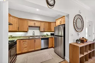 574 48th St, Oakland, CA 94609 - Photo 13